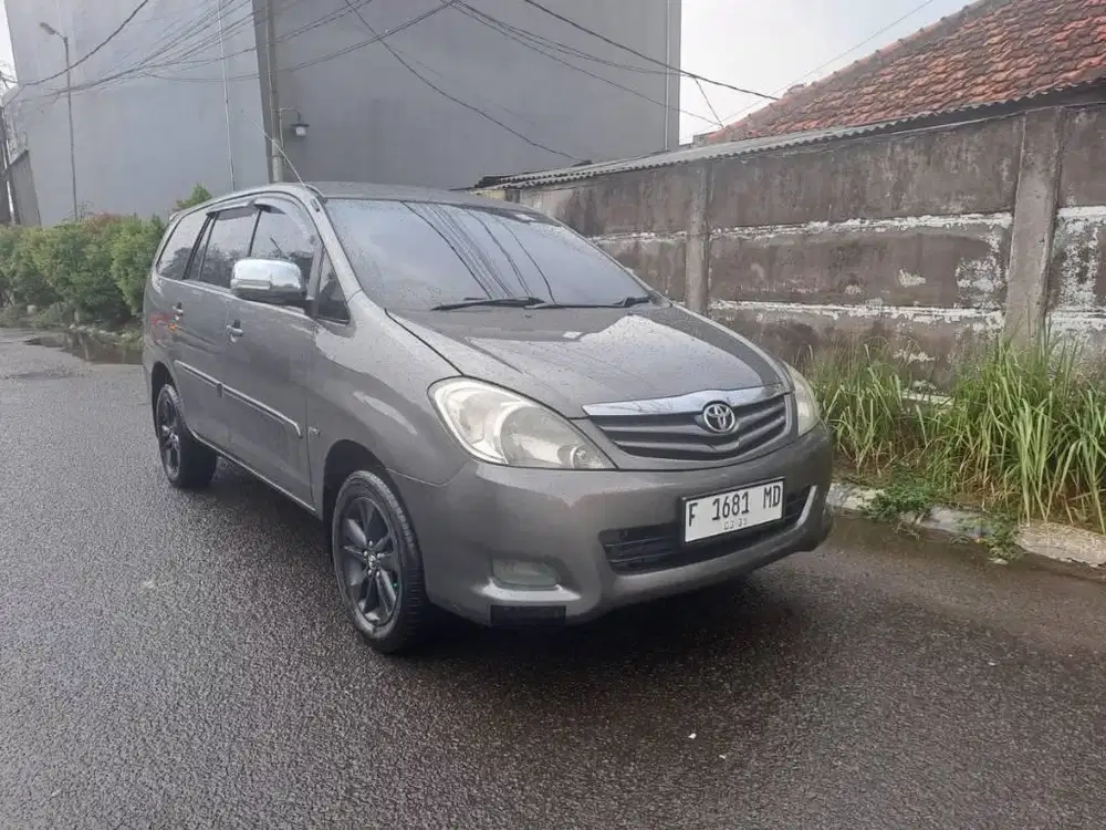 Innova G Bensin Matic 2011 abu2 gacor