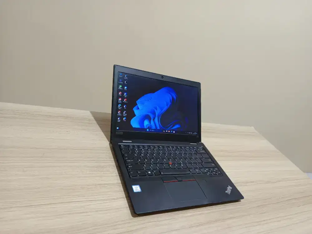 Thinkpad L380 i7-8565U dg Ssd 512GB,Ram 8GB,normal,bergaransi
