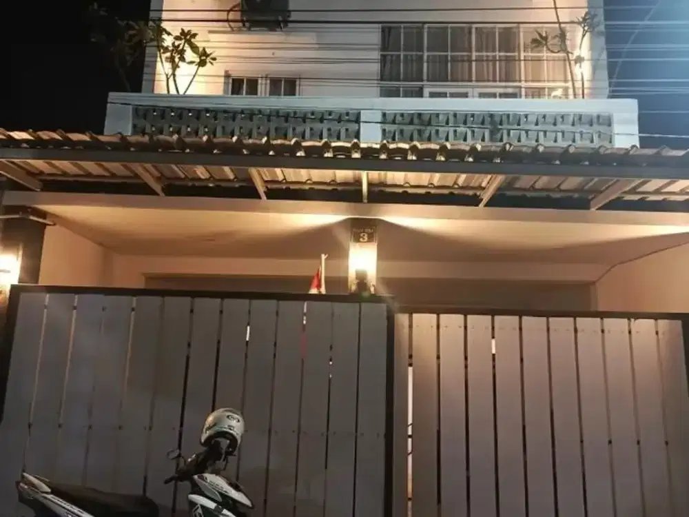 JUAL RUMAH SIAP HUNI  2 LANTAI  3 KAMAR TIDUR DI GENTAN RAYA DEKAT KOTA SOLO