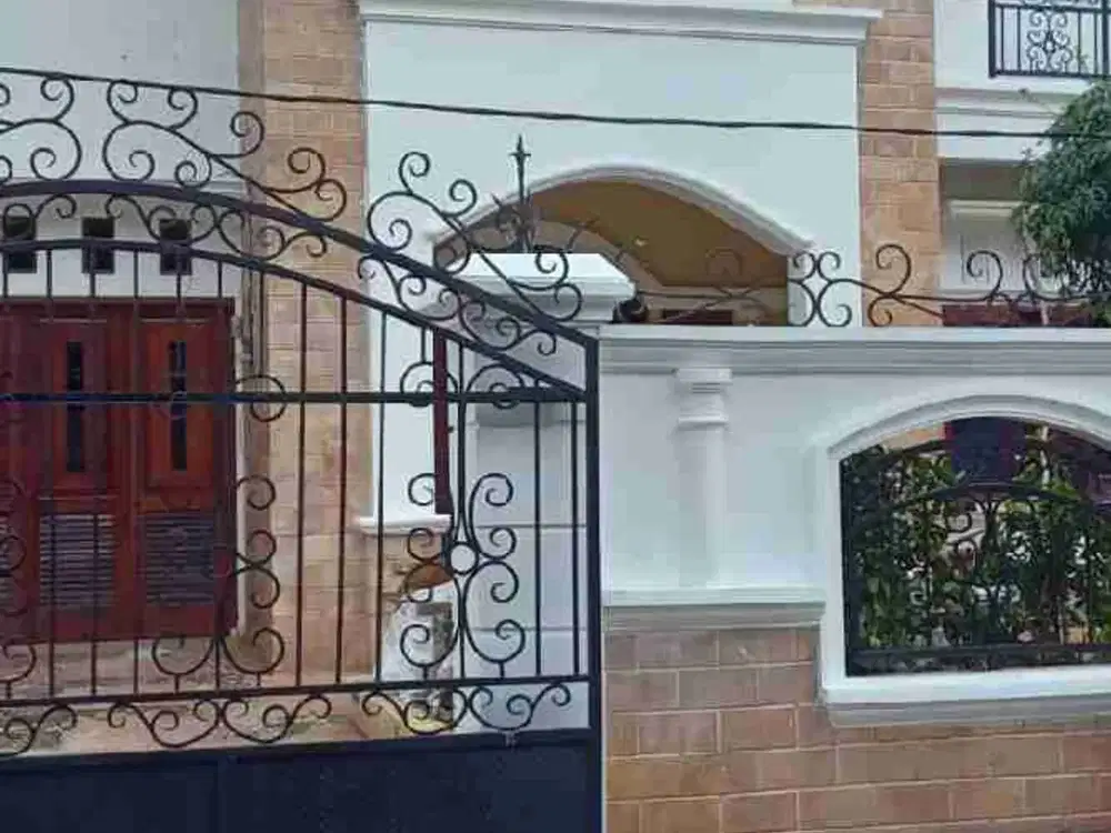 Rumah mewah di komplek elite Billymoon pondok kelapa
