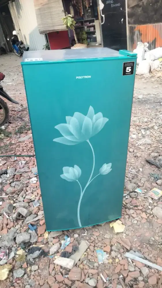 Kulkas merek polytron satu pintu kondisi normal minat wa