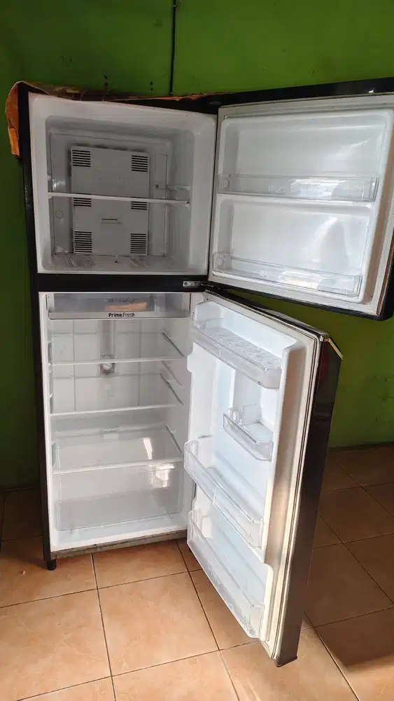 JUAL KULKAS PANASONIC 2 PINTU 210L KONDISI BAIK DAN NORMAL