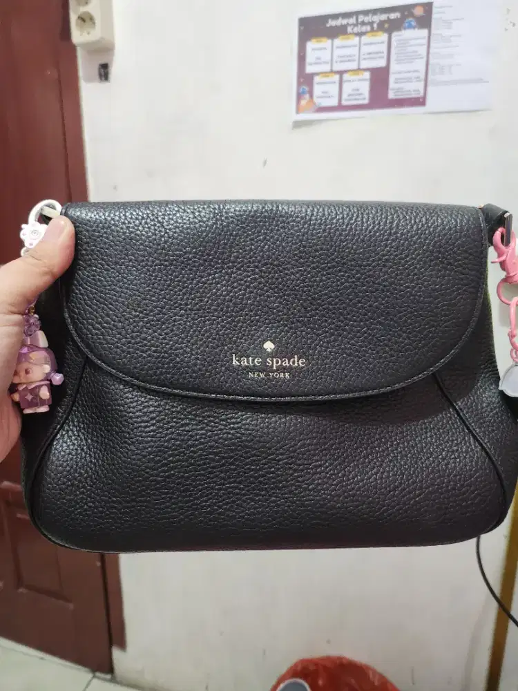 Tas sling hitam kate spade