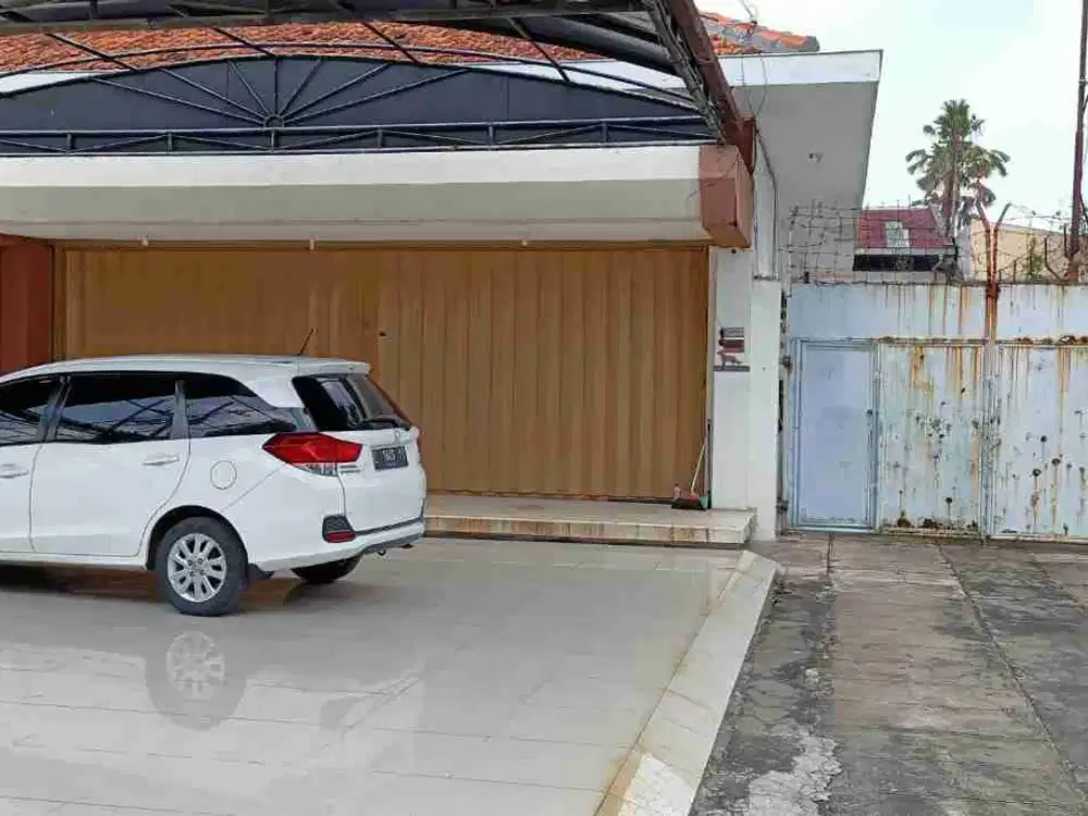 Jual Ruang Usaha Bubutan. Nol Jalan. Halaman Luas. Ada Gudang. Cocok untuk showroom, home industry.