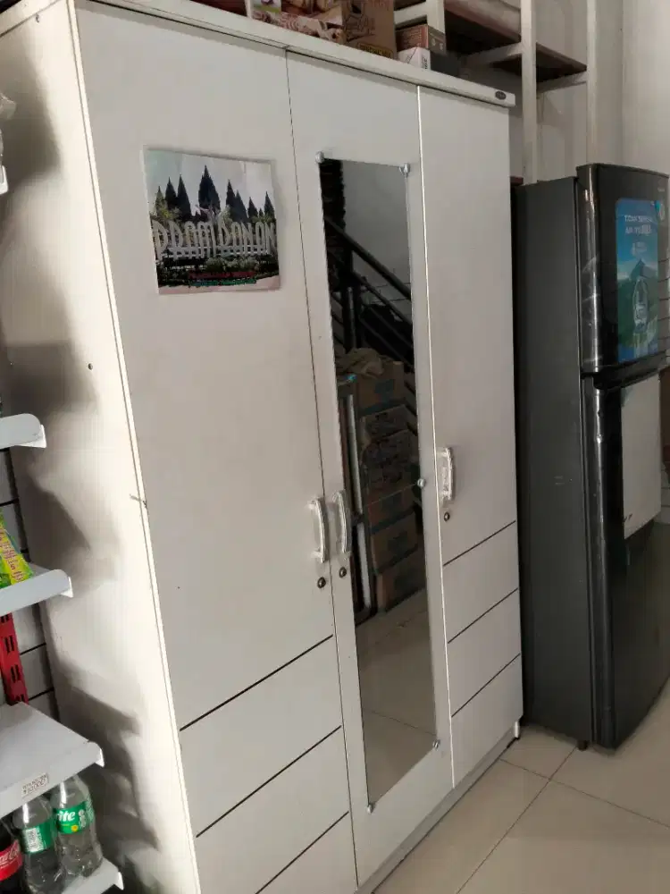 Dijual Lemari Pakaian 3 pintu