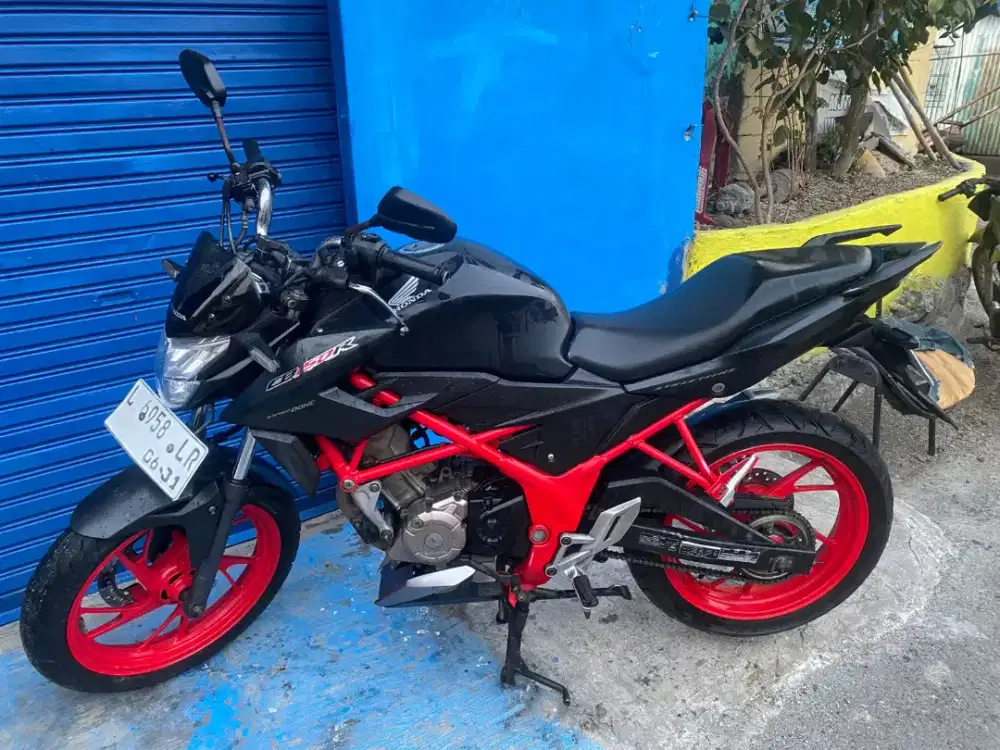 Honda CB150R 2016 lokasi jl Kalisari Damen 102 Surabaya