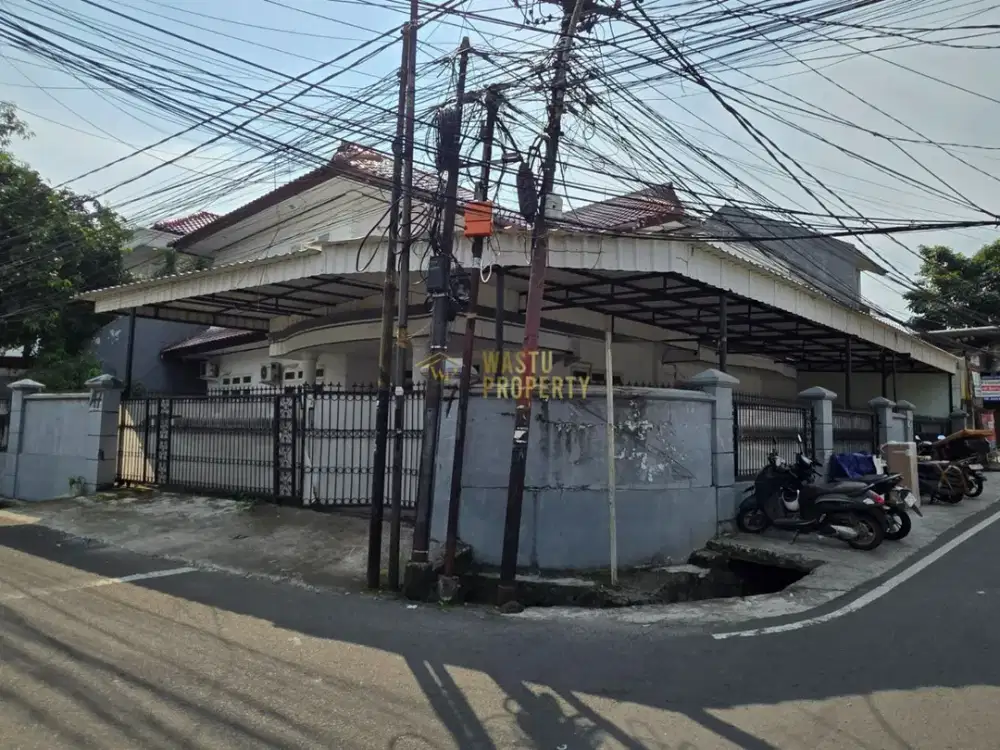 Hunian Luas 2 Lantai di Lokasi Ramai Dekat RS Siloam Mampang
