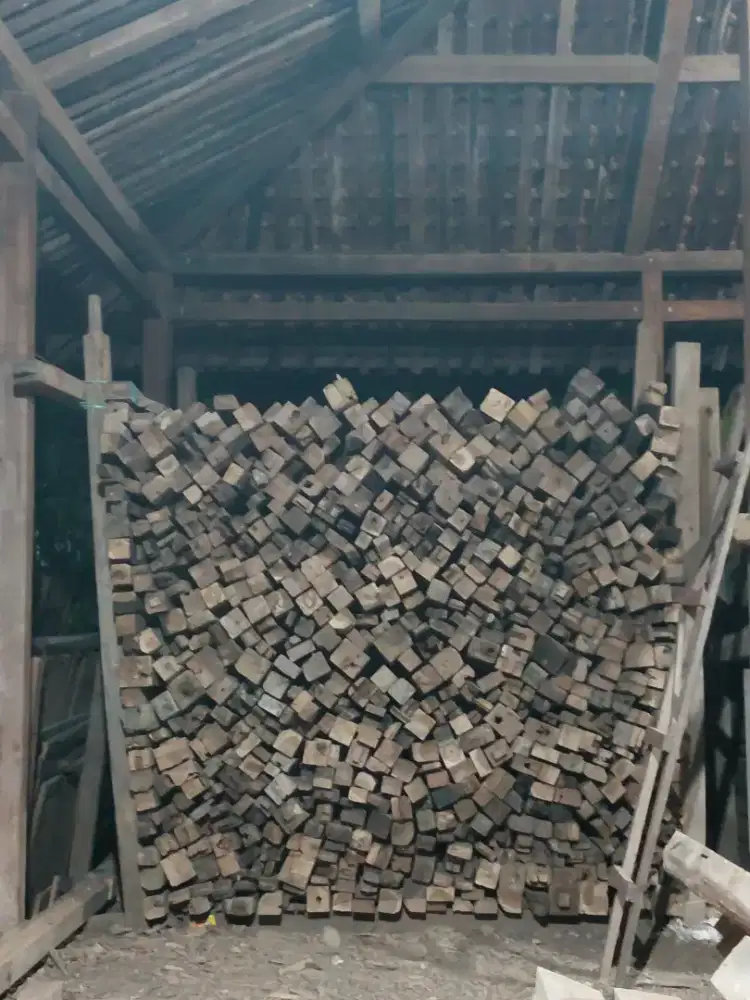 di buat untuk bahan mebel j