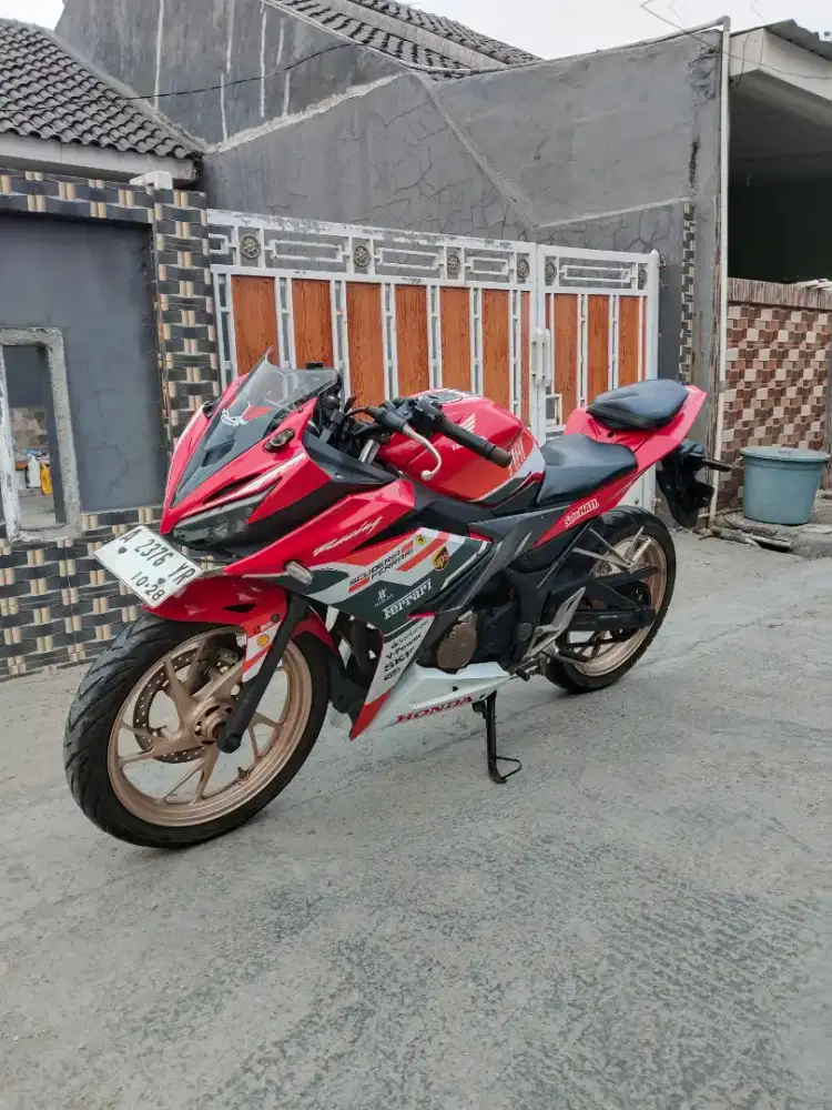 Honda CBR 150R tahun 2018 siap pakai di Tangerang