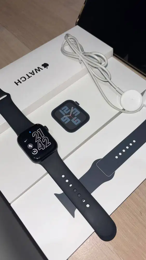 Apple Watch SE Gen 2 40mm Midnight – Mulus, Fullset Dus & Charger