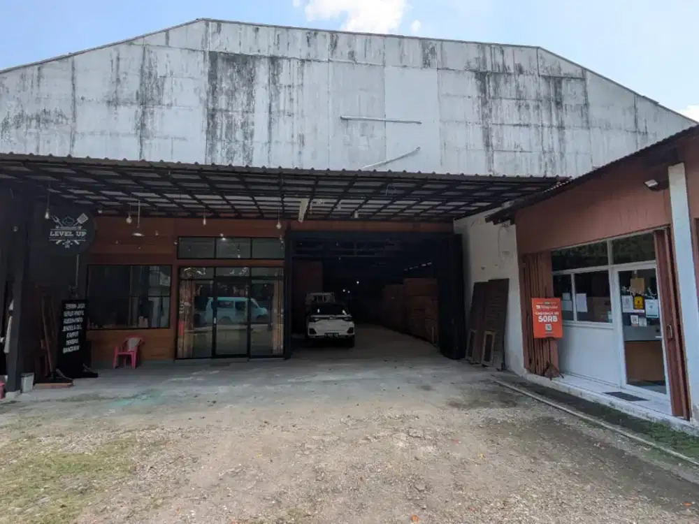 Gudang Kayu Lokasi Strategis Zonasi Komersil di Raya Bekasi, Jakarta Timur