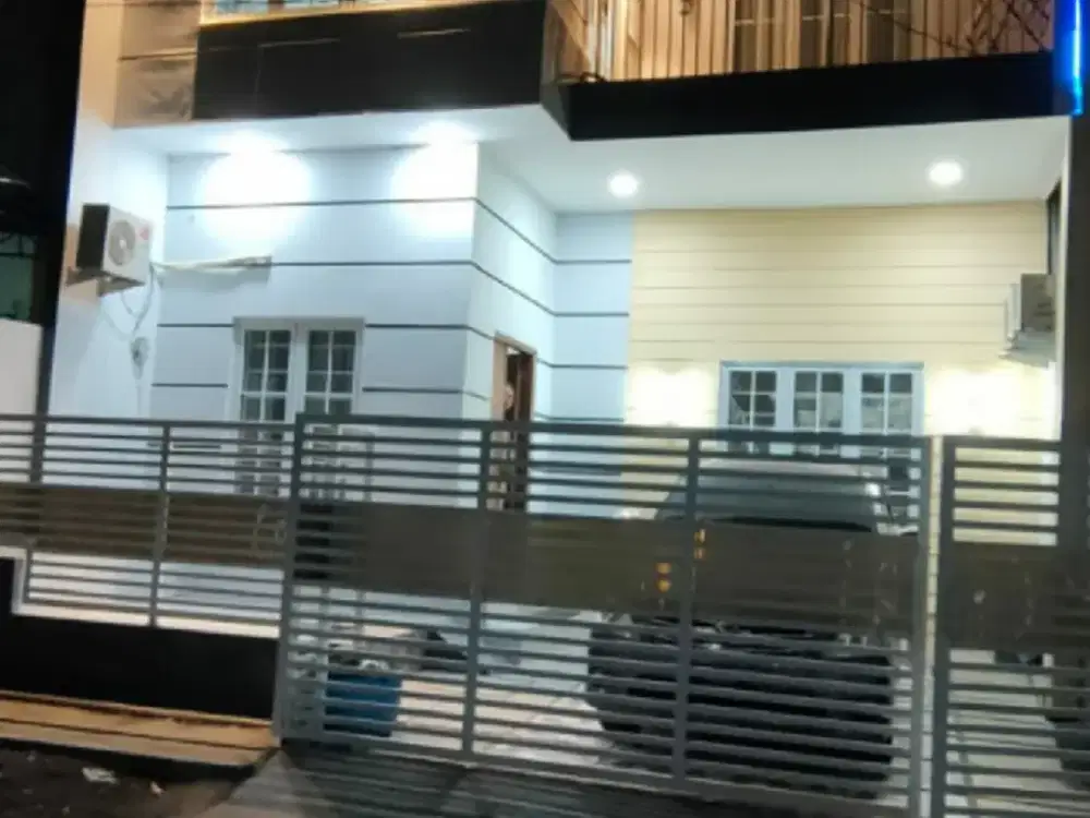 Dijual Rumah Bagus Tingkat 2 Lantai Siap Pakai di Puri Anjasmoro, Semarang