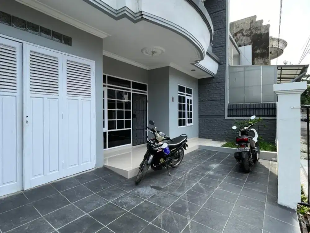 Rumah 2 Lantai Siap Huni di Taman Kopo Indah 2 Patung Kuda