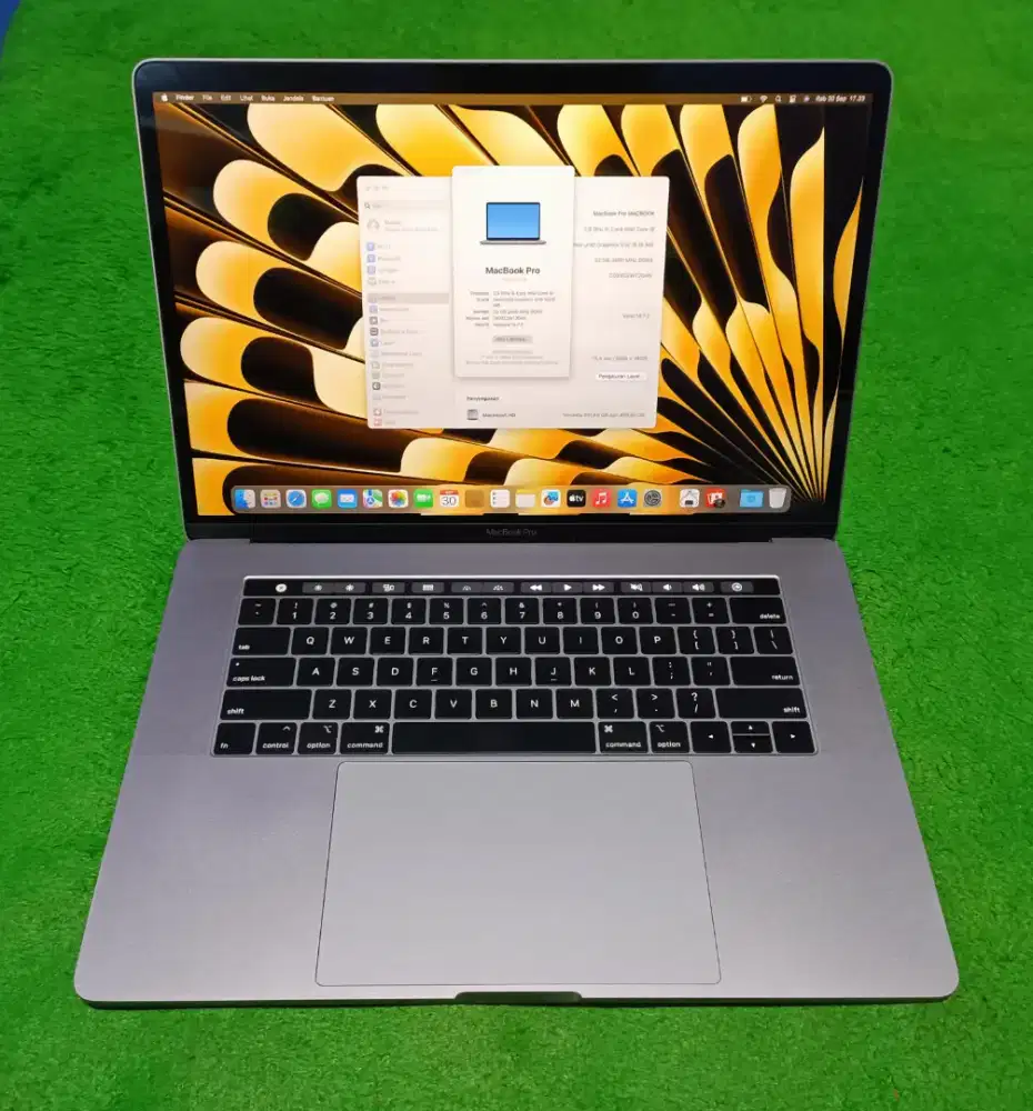 MacBook Pro 2018 15inch i9 32/512 Grey Touchbar Dual VGA Mulus Murah