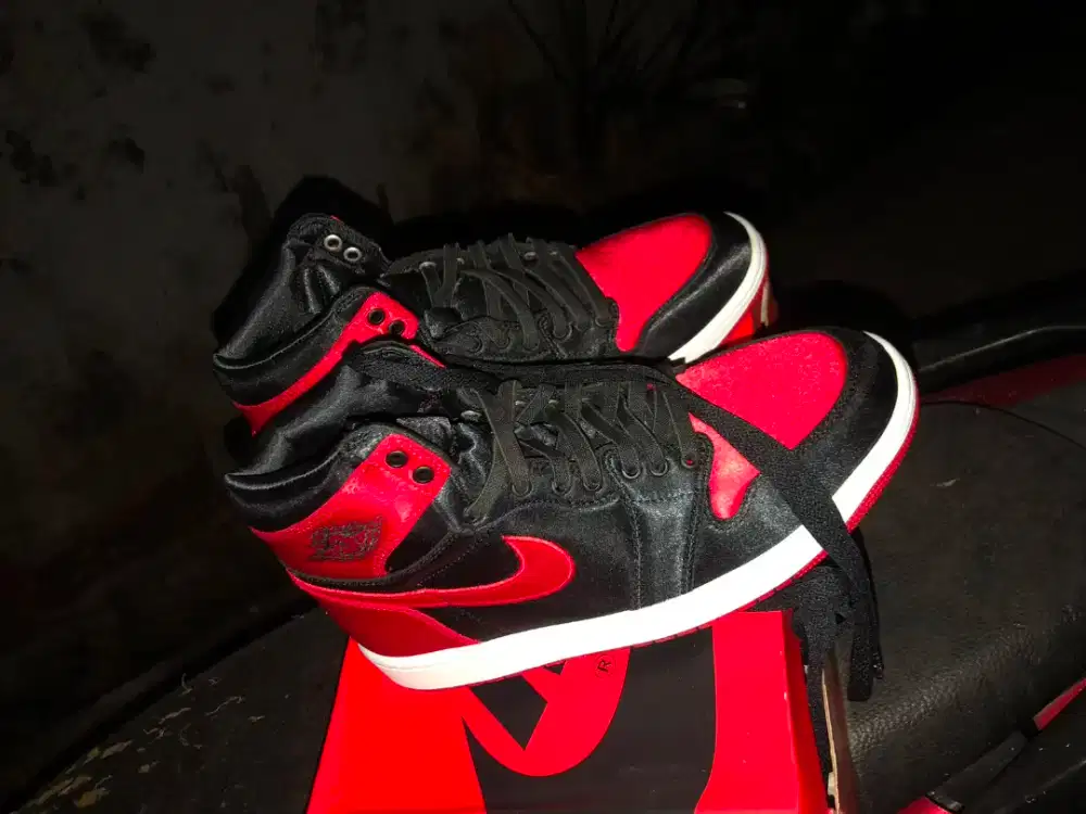 Air Jordan 1 High Bred Satin size 40.5
