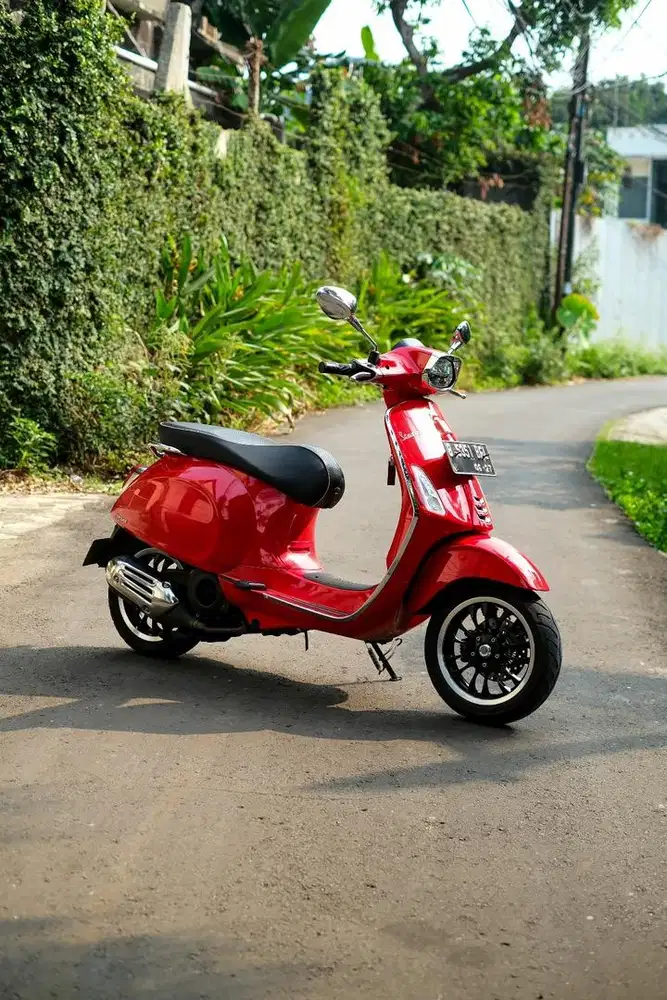 Vespa Sprint LED Red Ferarri