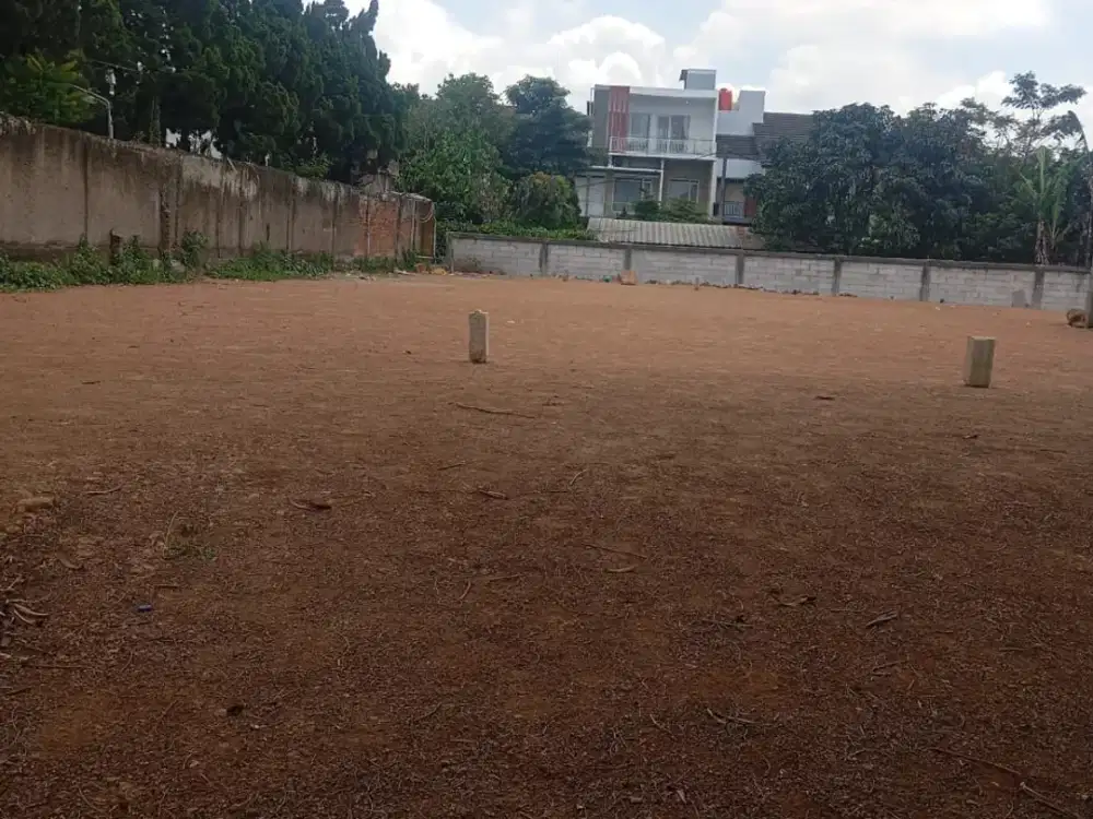 Tanah Padat Sudah Benteng dan Gerbang di Dekat Terminal Cicaheum