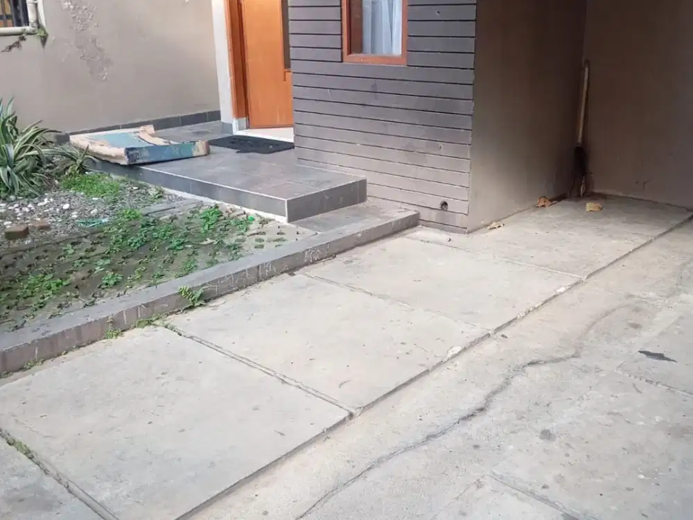Rumah 1 Lantai Siap Huni Dalam Komplek di Ciwastra Bandung