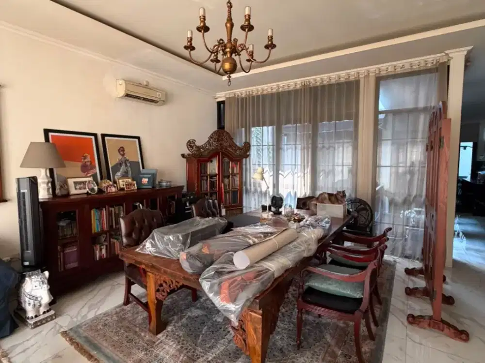 Di Jual Rumah Besar di Belmont Residence Jakarta Selatan