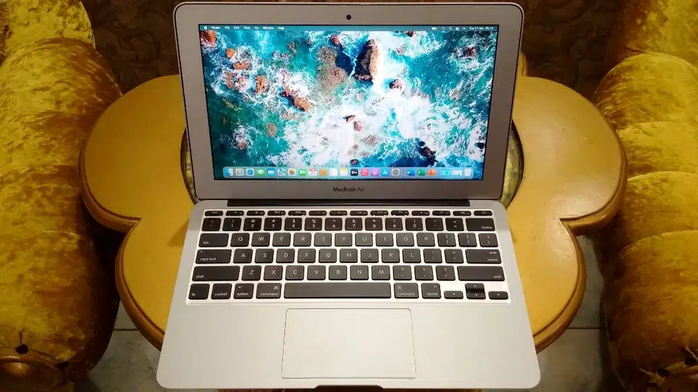 Macbook Air 11 inch Super Slim Skripsi Zoom Core i5 Ram 4GB SSD 256GB