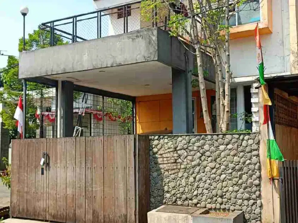 Rumah homy  n cozy dengan mezzanine di sayap Jl Margacinta