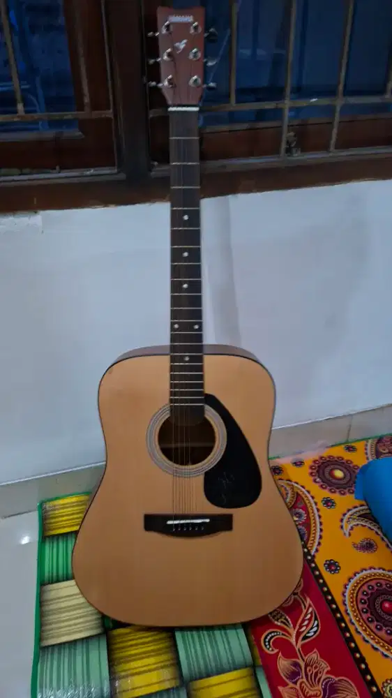 GUTAR YAMAHA F310