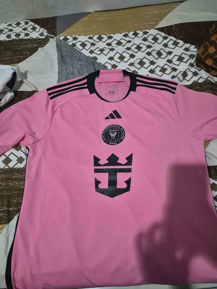 MESSI RARE — FANS VERSION   Bukan sekadar kaos bola. Ini buat kamu