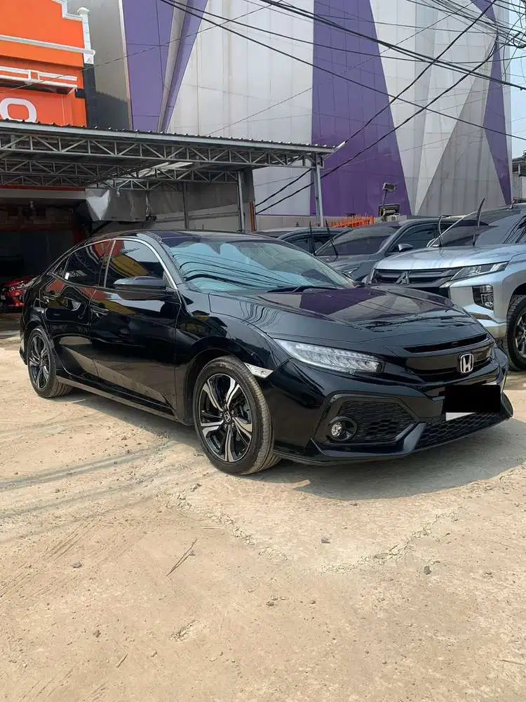 Honda Civic 1.5 Turbo E Hatchback AT 2017