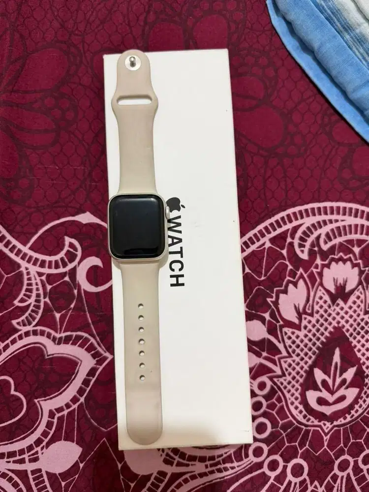 apple watch series SE gen 2 starlight 40 mm