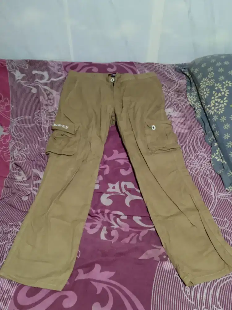 Jual aja nih celana panjang ukuran L