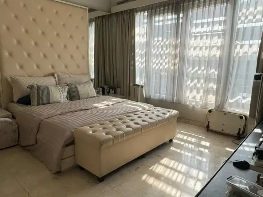 Dijual Rumah Mewah 3 Lantai With Pool di Metro Permata Jakarta Barat
