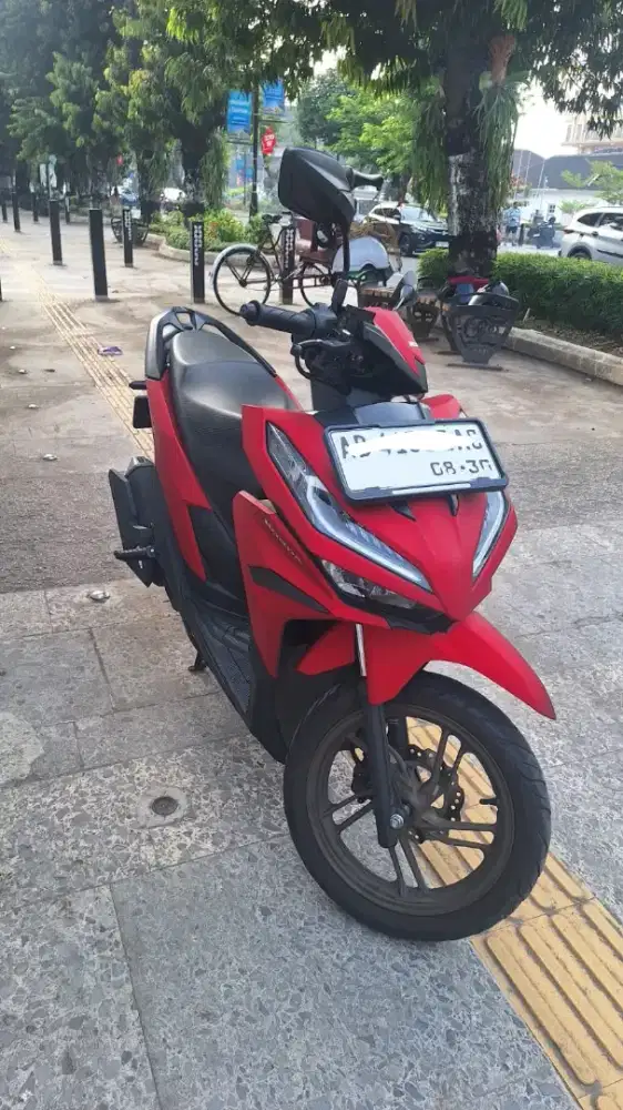 Honda Vario CBS-ISS 125cc Thn 2025 Advance Matte Red