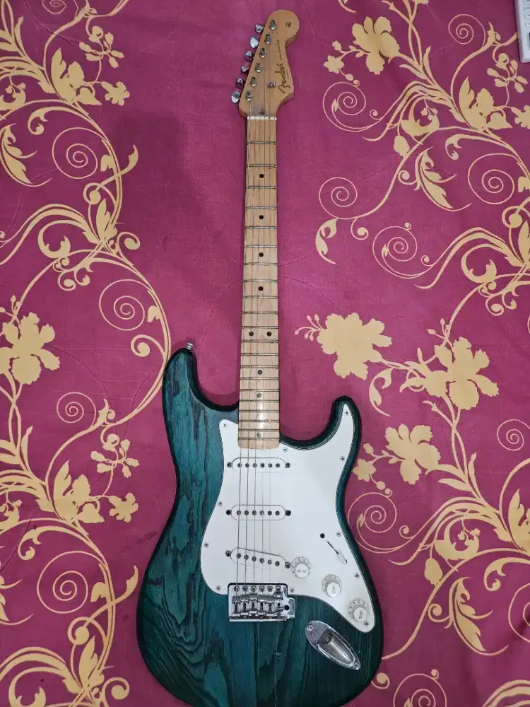 Jual Full Set alat Musik Gitar fender dan ampli peavey & Highlander