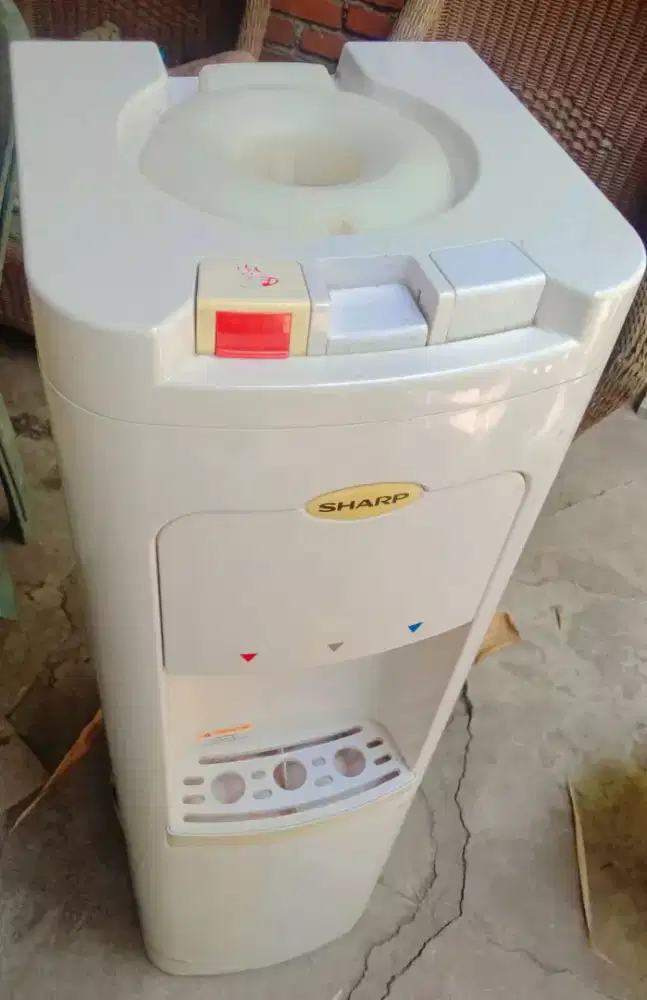 Dispenser sharp air es