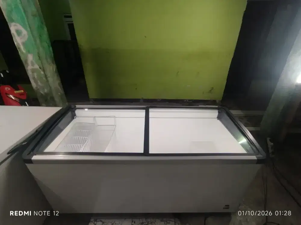 Freezer seliding kaca kapasitas 600lt merek liber