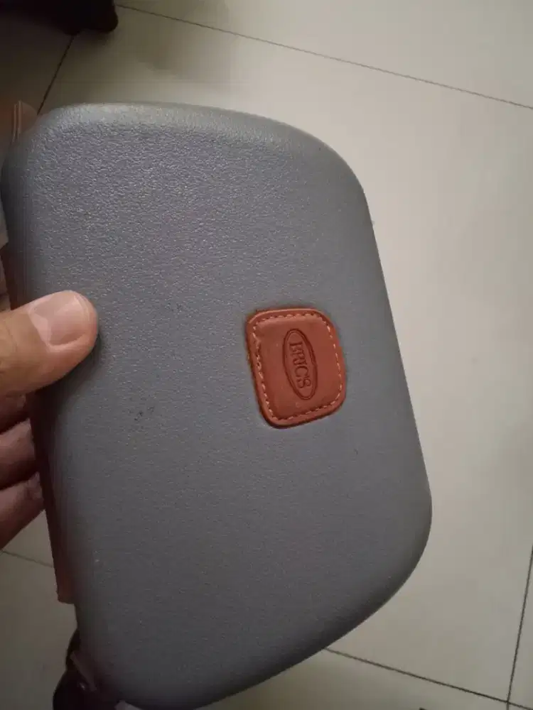 pouch Brics and Castello Monte Vibiano
