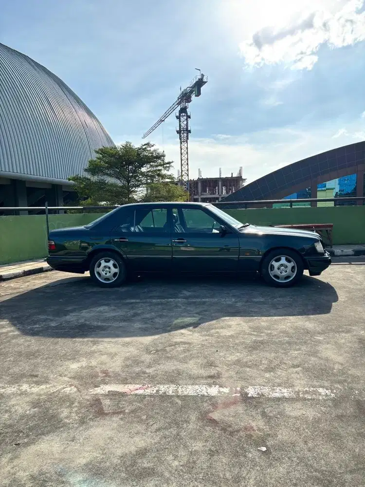 Mercedes-Benz E220 1996 Bensin