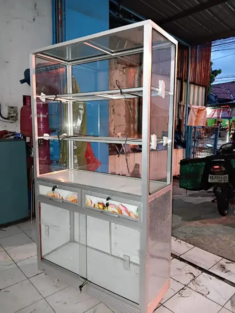 Etalase Warung Makan Jumbo