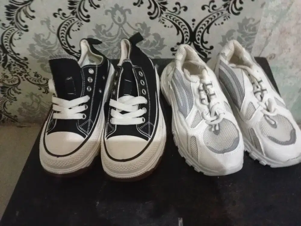 Sepatu snickers