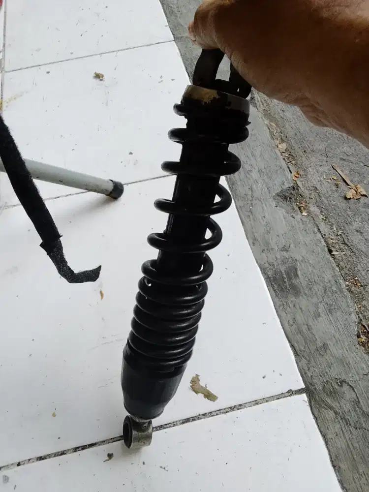 Shock belakang motor matic