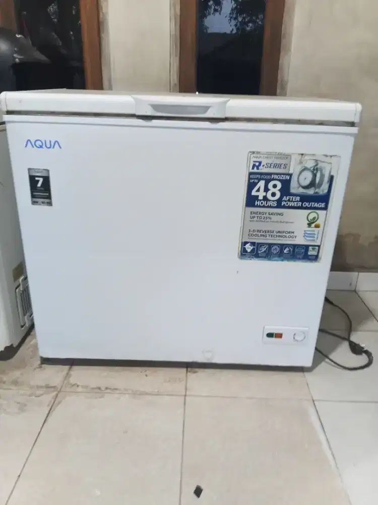 Di jual freezer box 210 liter