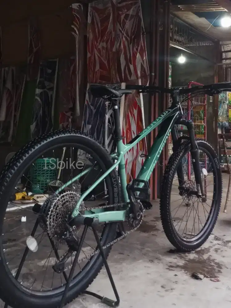Sepeda gunung MTB Polygon Xtrada 6 2023