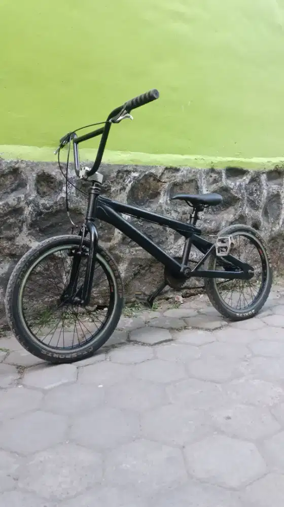 Sepeda BMX ukuran 20