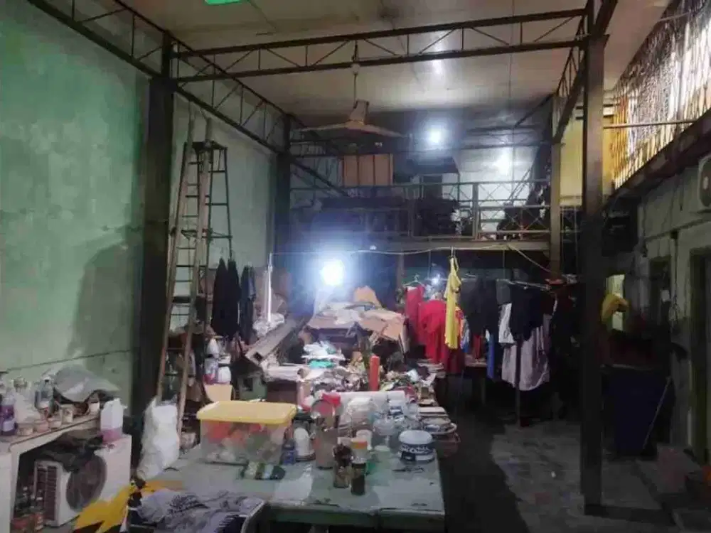RUMAH / KANTOR DI JL MLATEN TRENGGULUN  MLATIBARU SEMARANG