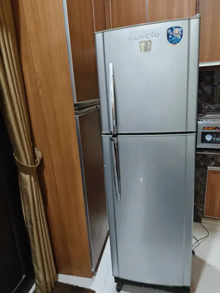 Kulkas second toshiba glacio 2 pintu