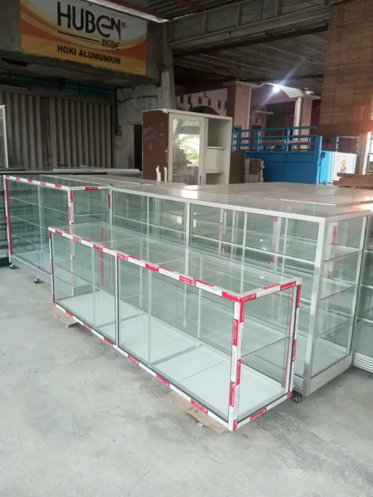 Etalase toko semarang