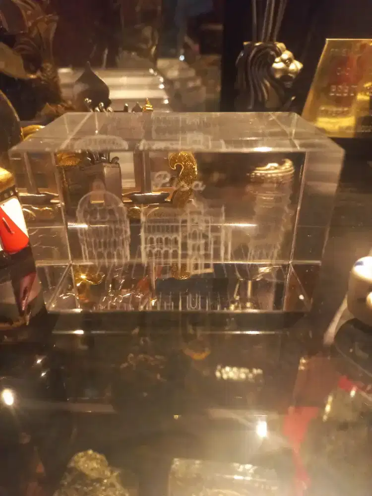 Souvenir mancanegara harga satuan