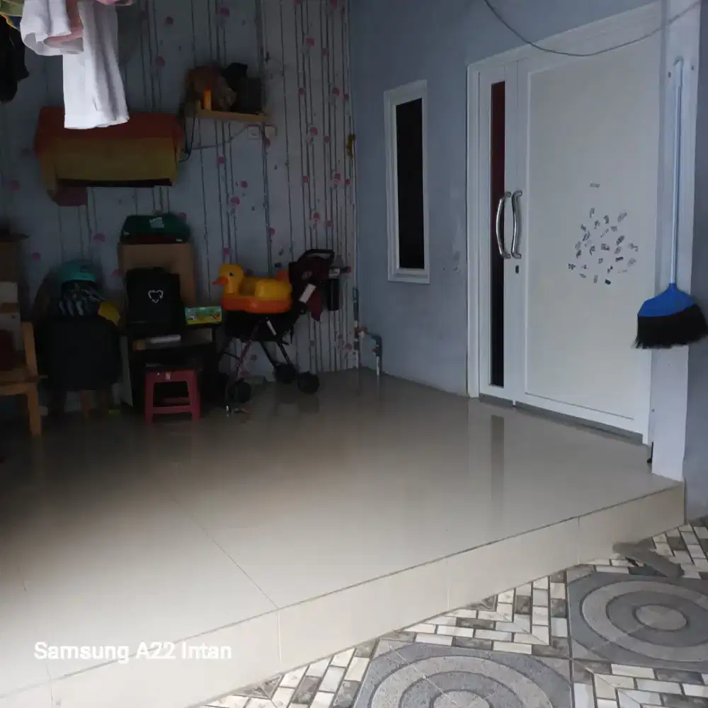 Dijual rumah cocok untuk hunian/kosan/usaha di mahkota Regency unsika