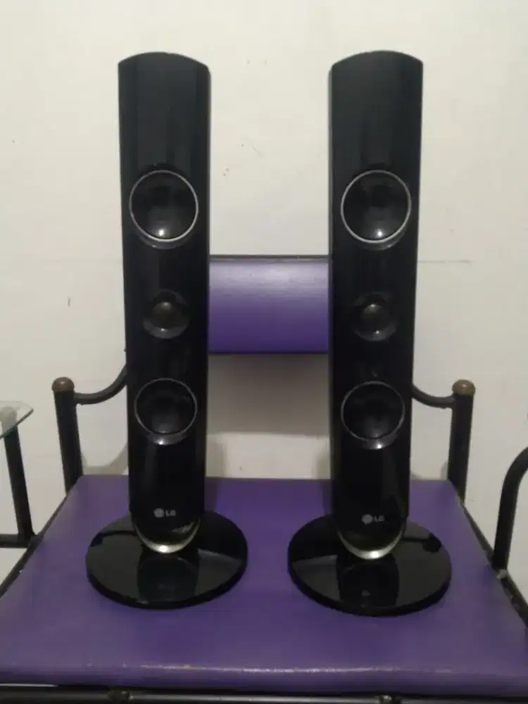 Speker tower. Hometheatre LG