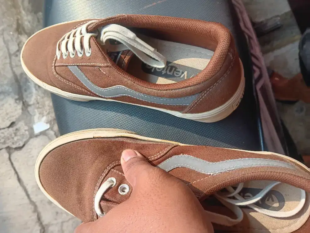 Sepatu Velentena